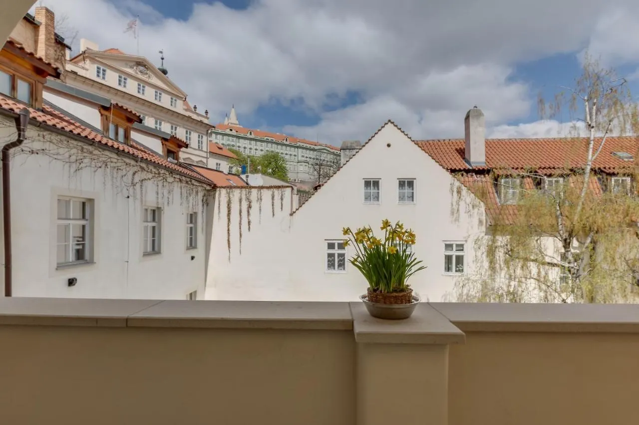 Apartment Thunovska 10 Prague 0*,
